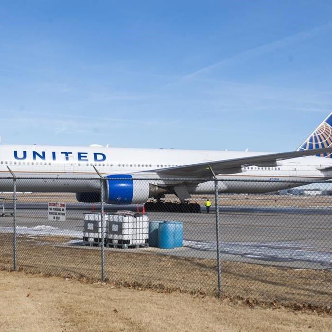 Engine problems force Vegas-bound flight to land in Nebraska